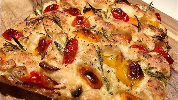 Focaccia tomate y romero