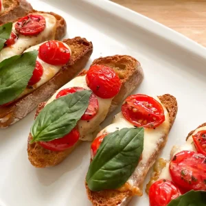 Pan tomate albahaca